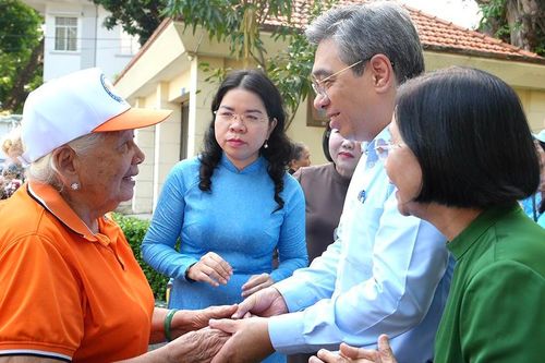 Ra mắt điểm sinh hoạt, chăm sóc sức khỏe người cao tuổi tại phường Thủ Dầu Một