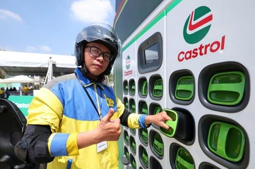 Chia lại 'miếng bánh' trạm sạc, đổi pin xe điện
