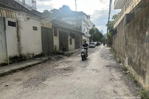 Nhiều tuyến đường xuống cấp giữa lòng đô thị Hạc Thành