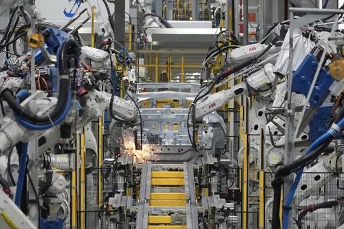 Hơn 5 triệu robot công nghiệp hoạt động trên toàn cầu, robot hình người vẫn còn xa thực tế