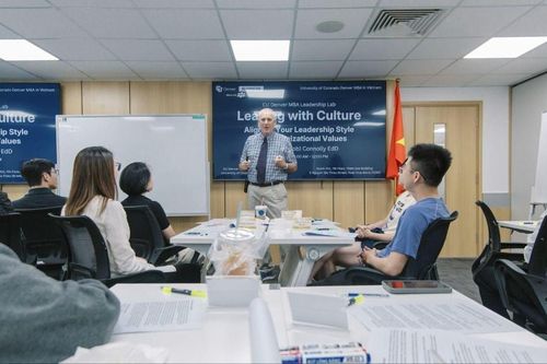 'Tri thức Mỹ' và 'Bối cảnh Việt': Khi MBA quốc tế đi vào bài toán doanh nghiệp