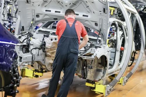 Rủi ro thiếu chip và vật liệu quan trọng đe dọa ngành công nghiệp ô tô châu Âu