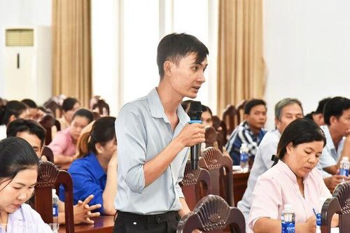 Người dân Giang Thành kiến nghị hỗ trợ sản xuất, nâng cấp đường và nạo vét kênh