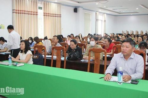 Hơn 130 cán bộ dân số được tập huấn kỹ năng tư vấn tránh thai