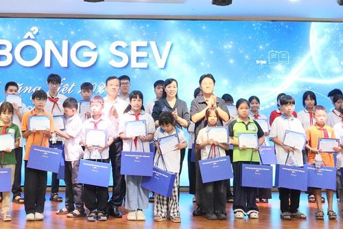 Bắc Ninh trao hơn 300 suất học bổng SEV - Ươm mầm tài năng Việt