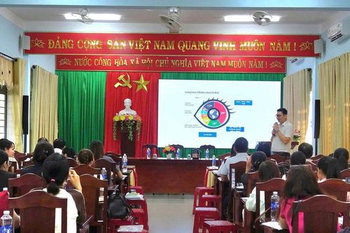 Tập huấn chăm sóc mắt học đường
