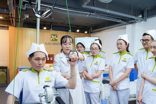 Hướng tới hệ sinh thái chăm sóc người cao tuổi