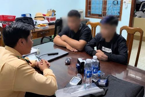 Hai thanh niên ở Kbang bị phạt 27 triệu đồng vì đi xe máy ngược chiều, lạng lách