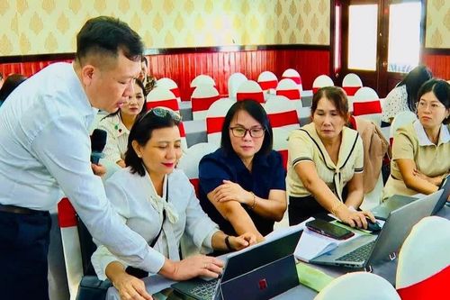 Tập huấn kỹ năng số, ứng dụng AI cho 156 cán bộ, hội viên phụ nữ
