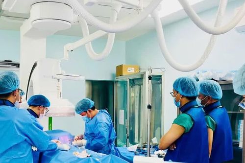 Bệnh viện Đa khoa Gia Lai triển khai kỹ thuật cấy máy tạo nhịp tim vĩnh viễn dưới hướng dẫn DSA