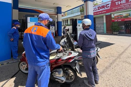 Giá xăng tăng nhẹ, dầu diesel giảm gần 800 đồng/lít từ chiều 1-10