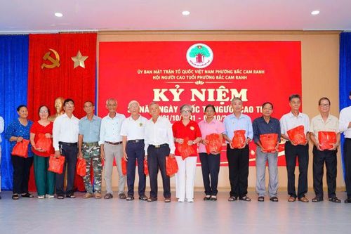 Phường Bắc Cam Ranh tổ chức gặp mặt kỷ niệm Ngày Quốc tế Người cao tuổi