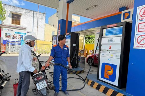 Giá xăng, dầu tăng, giảm trái chiều