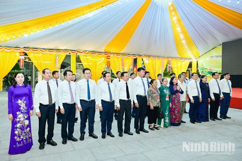 Dâng hương tưởng niệm Chủ tịch Hồ Chí Minh và các Anh hùng liệt sĩ, Mười nữ dân quân pháo phòng không Lam Hạ