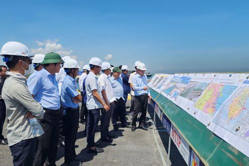 Đoàn công tác tỉnh Sạ-vẳn-na-khệt (Lào) thăm, tìm hiểu dự án Cảng biển Mỹ Thủy