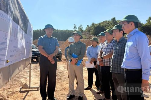 Tháo gỡ vướng mắc, đẩy nhanh tiến độ dự án Quốc lộ 15D