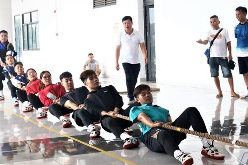 150 vận động viên tranh tài Kéo co
