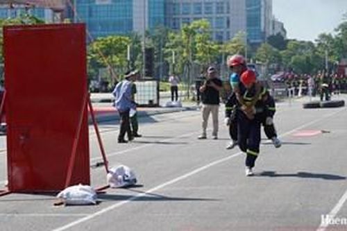 Sôi nổi hội thi thể thao nghiệp vụ chữa cháy và cứu nạn, cứu hộ