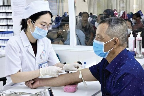 Gỡ khó nhân lực cho y tế cơ sở