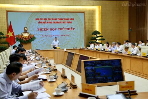Phó Thủ tướng Thường trực Phạm Gia Túc: Nhận diện, xử lý sớm nguy cơ chậm tiến độ đối với các dự án năng lượng