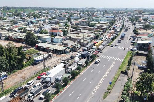 Nhiều tuyến đường ở Đồng Nai ùn tắc kéo dài, QL51 kẹt hơn 6km