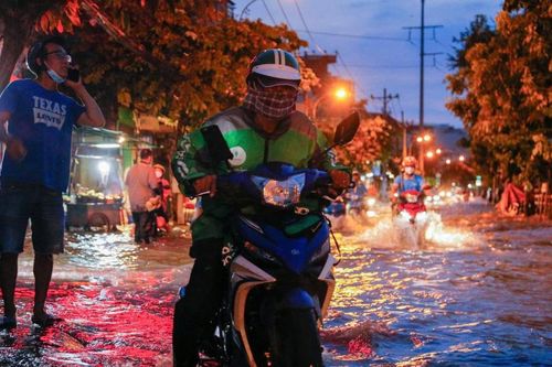Nguyên nhân 12 tuyến đường ở TP.HCM ngập nặng tối 30/9