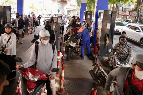 Giá xăng đồng loạt tăng