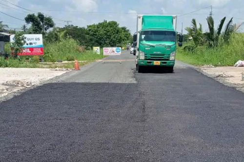 Khẩn trương dặm vá quốc lộ 1 qua Cà Mau đảm bảo an toàn lưu thông