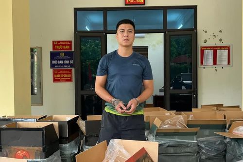 Dùng xe tải vận chuyển 21.000 bao thuốc lá lậu từ Hà Nội Lào Cai