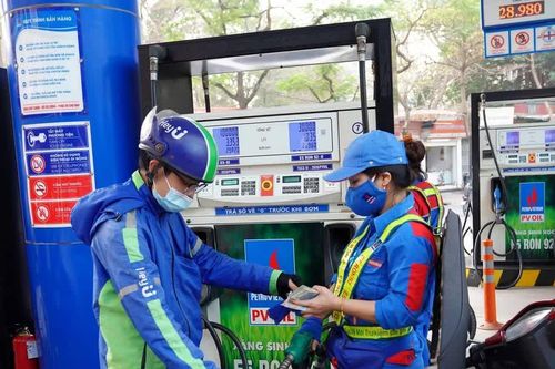 Giá xăng tăng nhẹ, dầu diesel giảm 780 đồng/lít