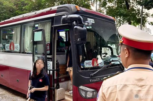 Xe đưa đón học sinh: Siết chặt an toàn từ người lái đến phương tiện