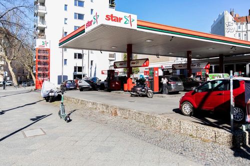 Mỹ xem xét hạn chế xuất khẩu dầu diesel, châu Âu lo ngại