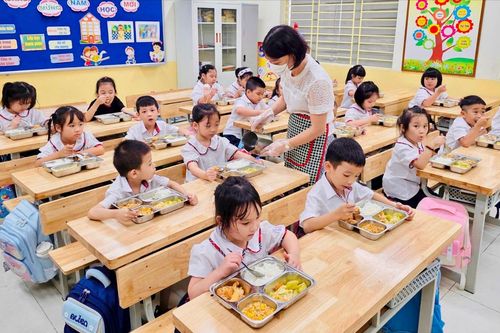 Bữa ăn học đường: Không chỉ là ăn no