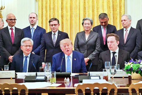 Tổng thống Mỹ Donald Trump mở 'kỷ nguyên siêu trí tuệ', giới công nghệ phản ứng ra sao?