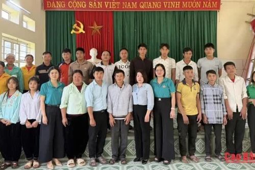 Quỹ Hỗ trợ nông dân tỉnh giải ngân 910 triệu đồng thực hiện dự án chăn nuôi lợn thịt