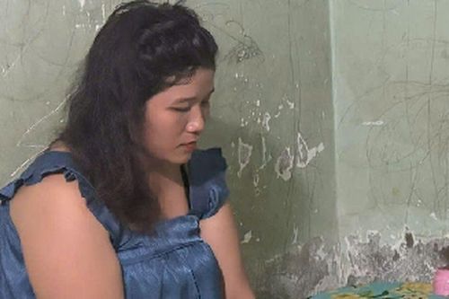 Công an ập vào căn nhà cấp 4 trên đường 944, tạm giữ Trần Thị Huỳnh Như SN 2002 cùng người đàn ông