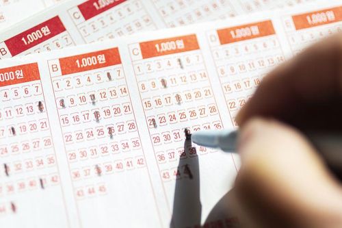 Dò vé số tưởng chỉ ẵm giải 6 an ủi, người đàn ông 'sốc lịm' khi phát hiện trúng 41,5 tỷ đồng