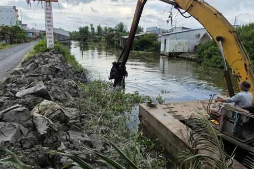 An Giang: Phạt 25 triệu đồng một trường hợp khai thác đất dưới kênh trái phép