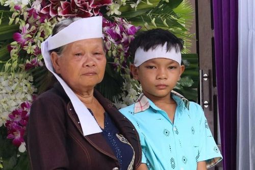 Chuyến đi xin giấy hộ nghèo định mệnh của người mẹ ba con