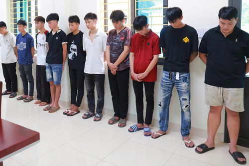Mang dao kiếm đi tìm đối thủ trên TikTok, nhóm thanh niên chém nhầm người