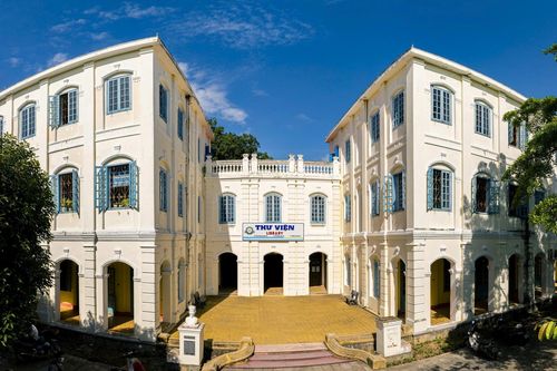 Khám phá Thư viện Đại học Quy Nhơn, kiến trúc Gothic gần 100 tuổi bên chân sóng