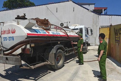 Phát hiện hầm chứa 3.000 lít dầu chờ bán tại cơ sở kinh doanh phế liệu