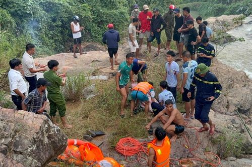 Rủ nhau đi tắm thác, 2 học sinh ở Quảng Trị chết đuối