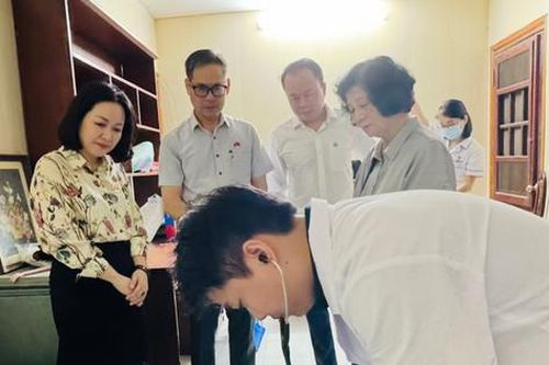 Phường Kim Liên khám, chăm sóc sức khỏe miễn phí cho người cao tuổi