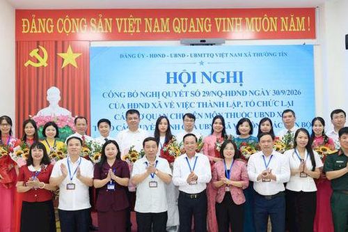 Xã Thường Tín công bố quyết định thành lập lại các cơ quan chuyên môn