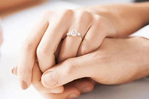 Nam giới thu nhập dưới 15 triệu đồng: Nên lấy vợ hay ở giá để giảm áp lực tài chính?