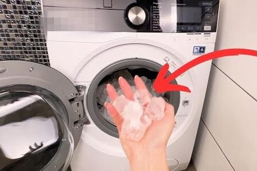 Lợi ích bất ngờ khi cho viên đá lạnh vào máy giặt bạn nên biết