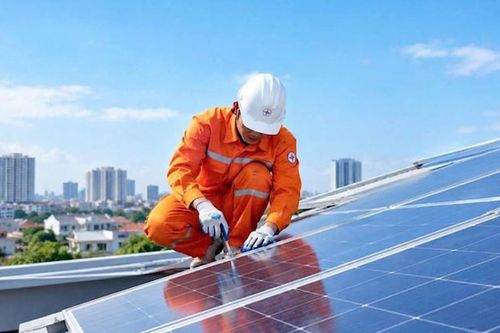 EVNHANOI lý giải hộ gia đình và doanh nghiệp có nên lắp điện mặt trời hay không?