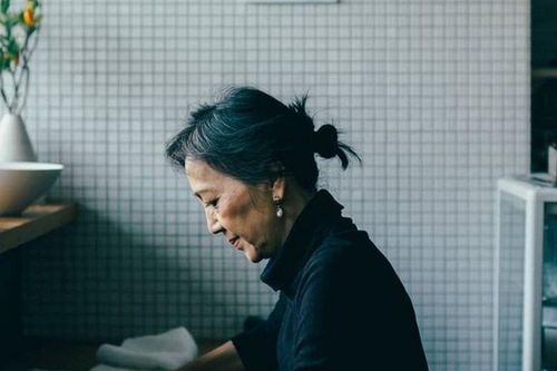 Tôi bảo con dâu nghỉ việc ở nhà chăm cháu, đến ngày nó xin đi làm lại tôi mới hiểu vì sao nó nhất quyết không nhận tiền của tôi