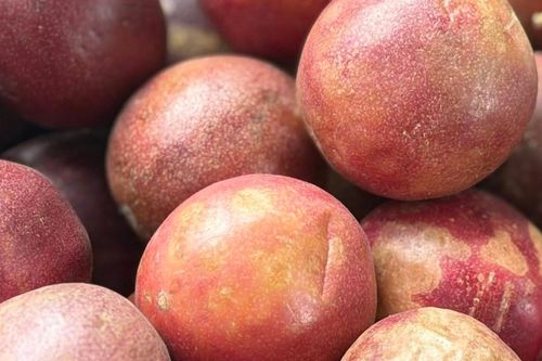 Tiểu thương bật mí cách chọn những trái chanh leo thơm ngon, mọng nước